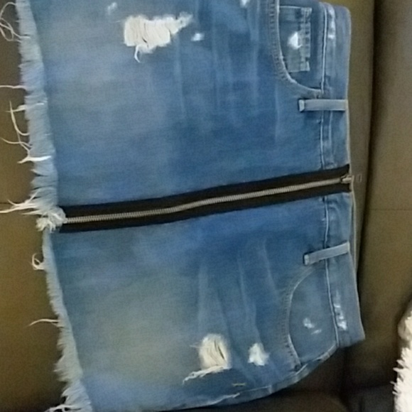 Genetic distressed rocker Mini jean skirt - Picture 2 of 4